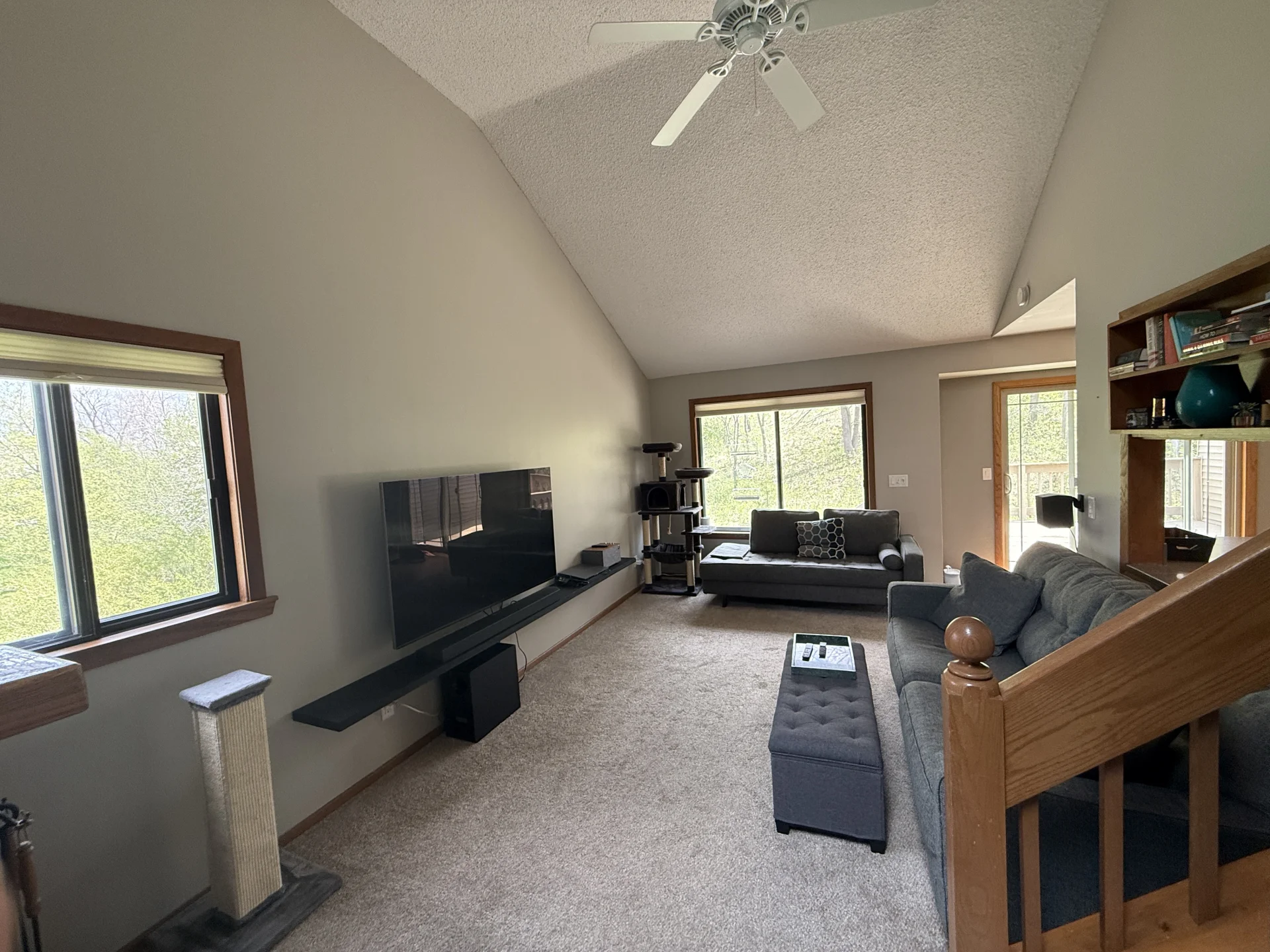 635 Tamarack Drive W photo 5