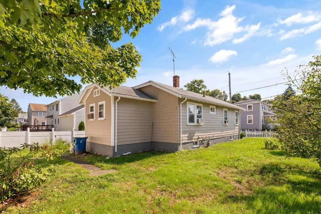 8 Plain St photo 4