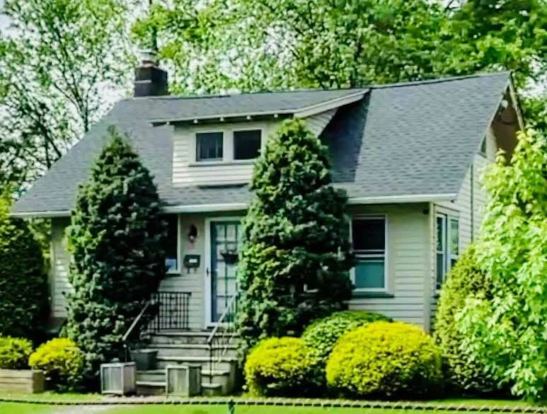 23 Lincoln Ave W