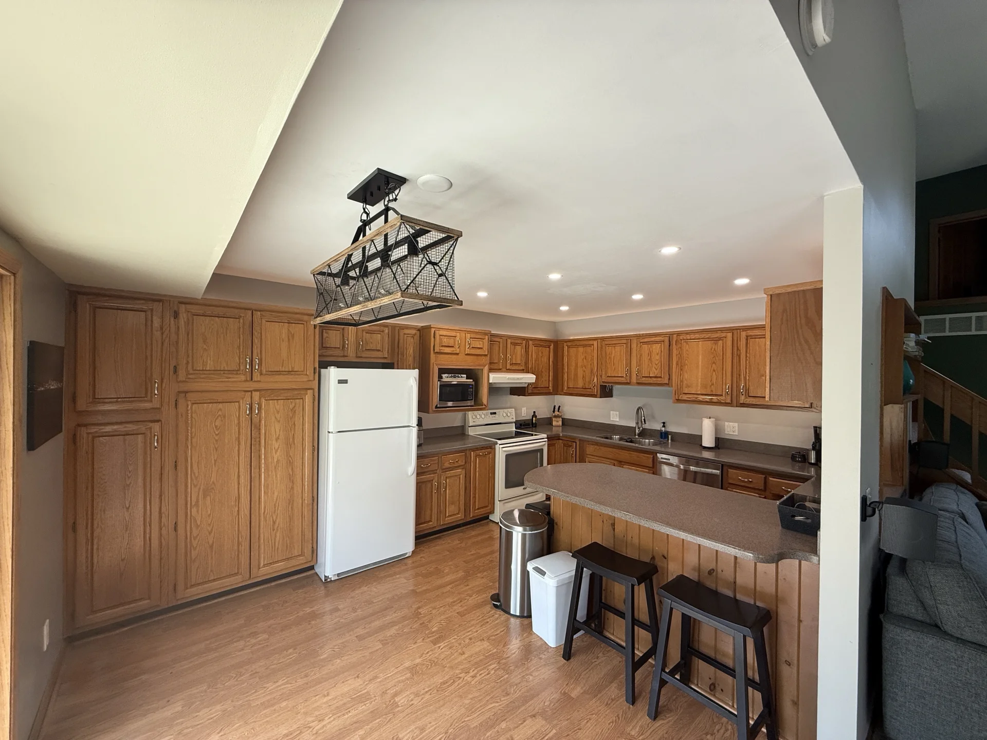 635 Tamarack Drive W photo 7
