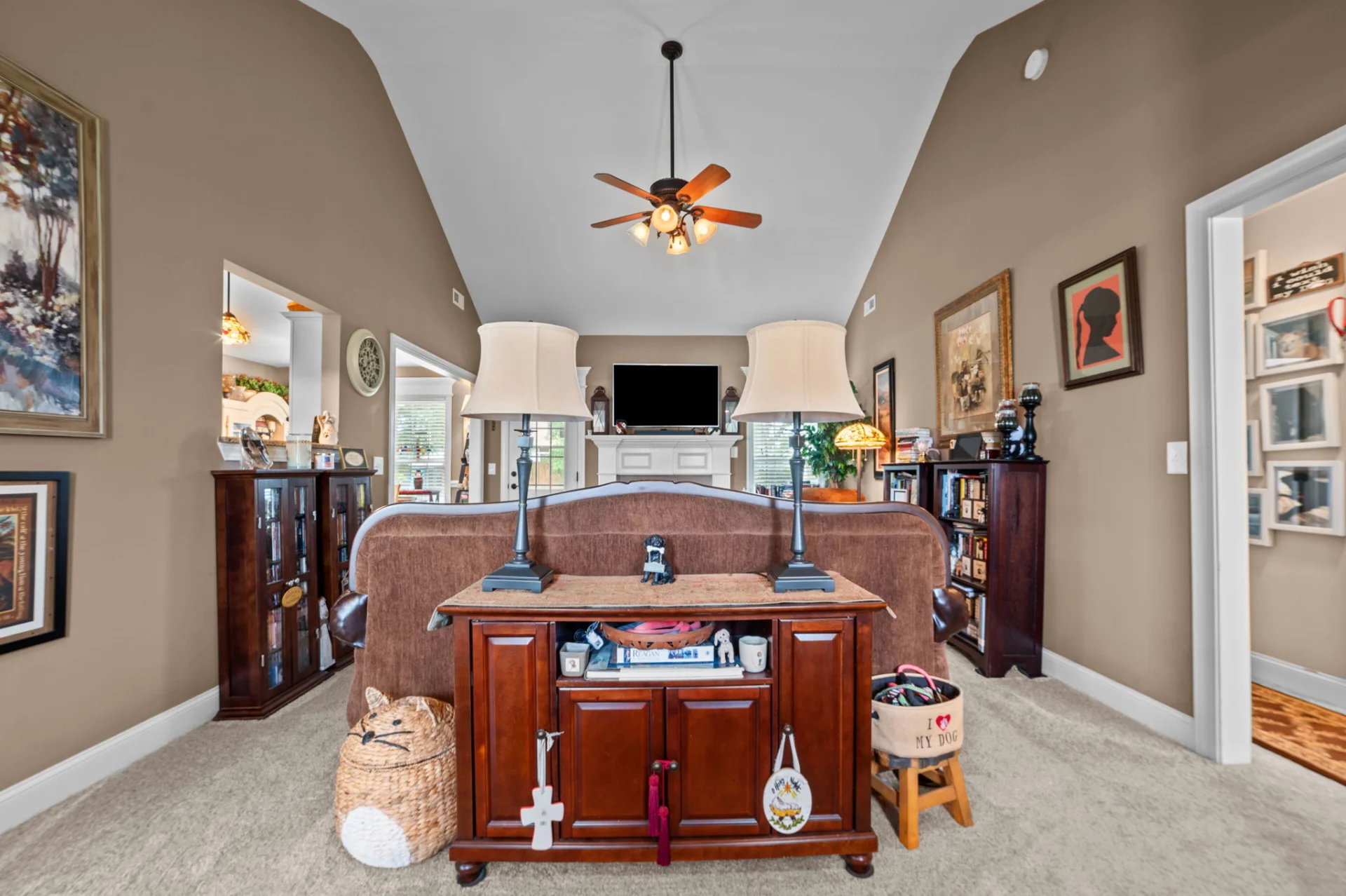 402 Meadowlark Drive photo 4