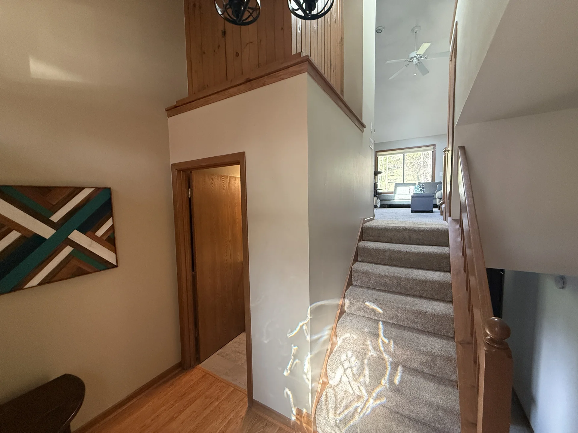 635 Tamarack Drive W photo 3
