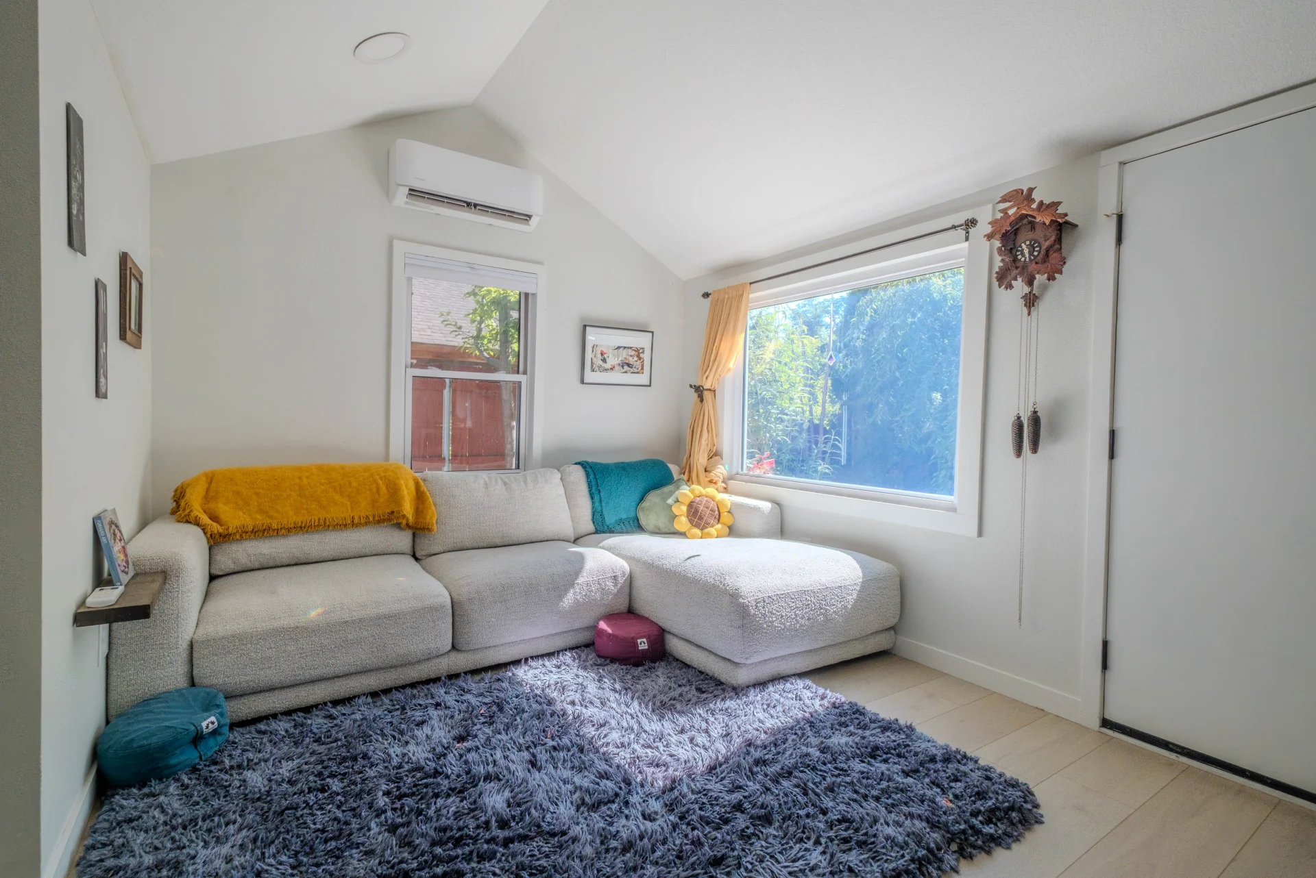 1067 Clithero Drive photo 2