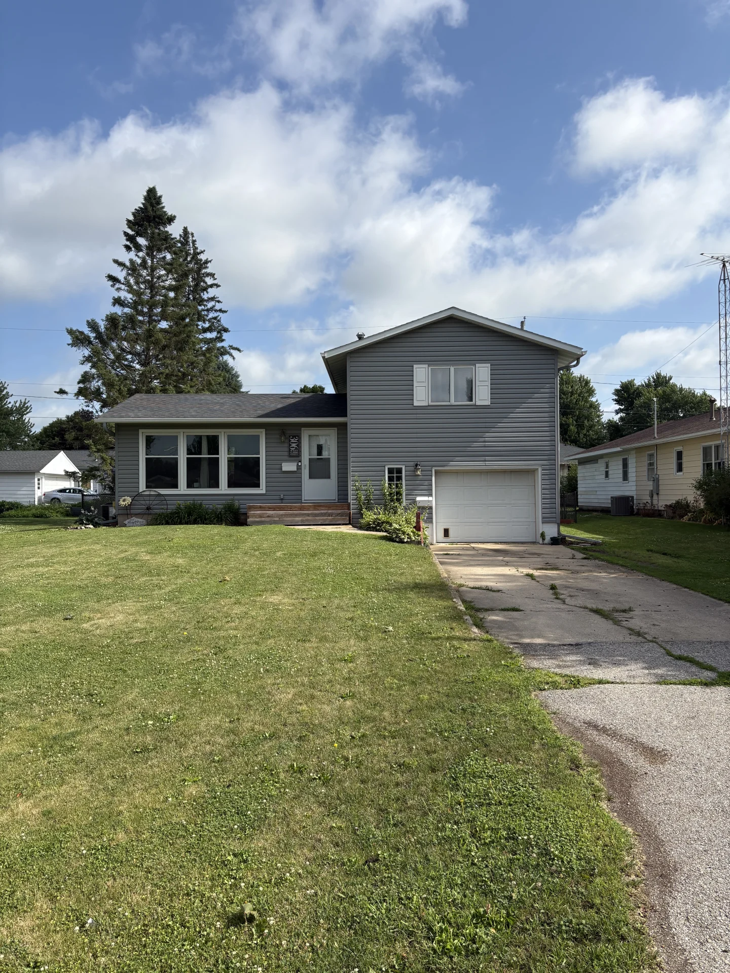 306 W Elmore St, Manly, Iowa