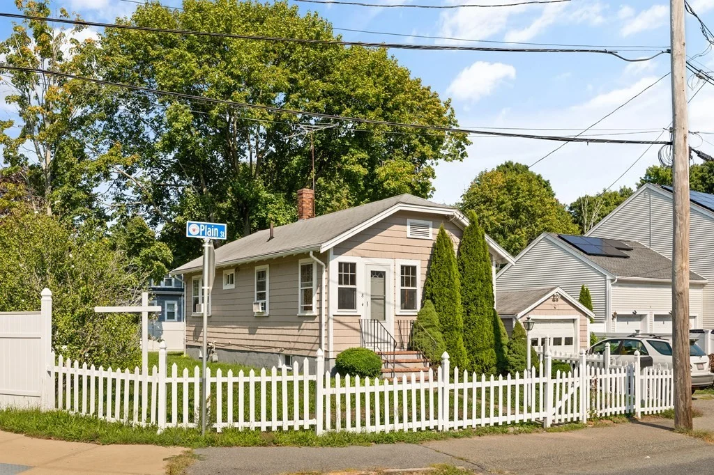 8 Plain St photo 2