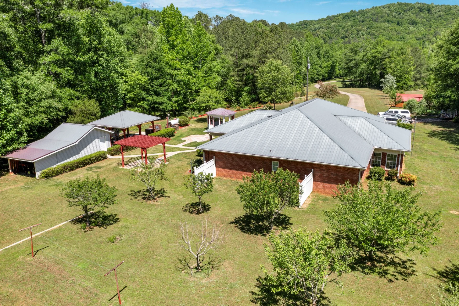 466 Seven Springs Road photo 3