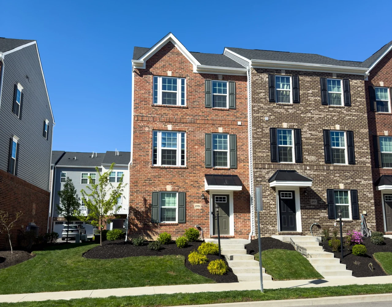 215 Amon St photo 2